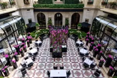 four-seasons-hotel-george-v-paris-courtyard